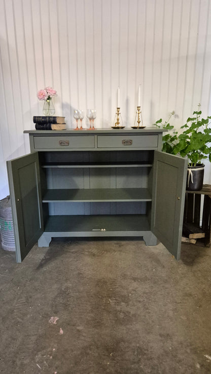 Antik skänk i Green Marble – Sekelskiftescharm - Clara