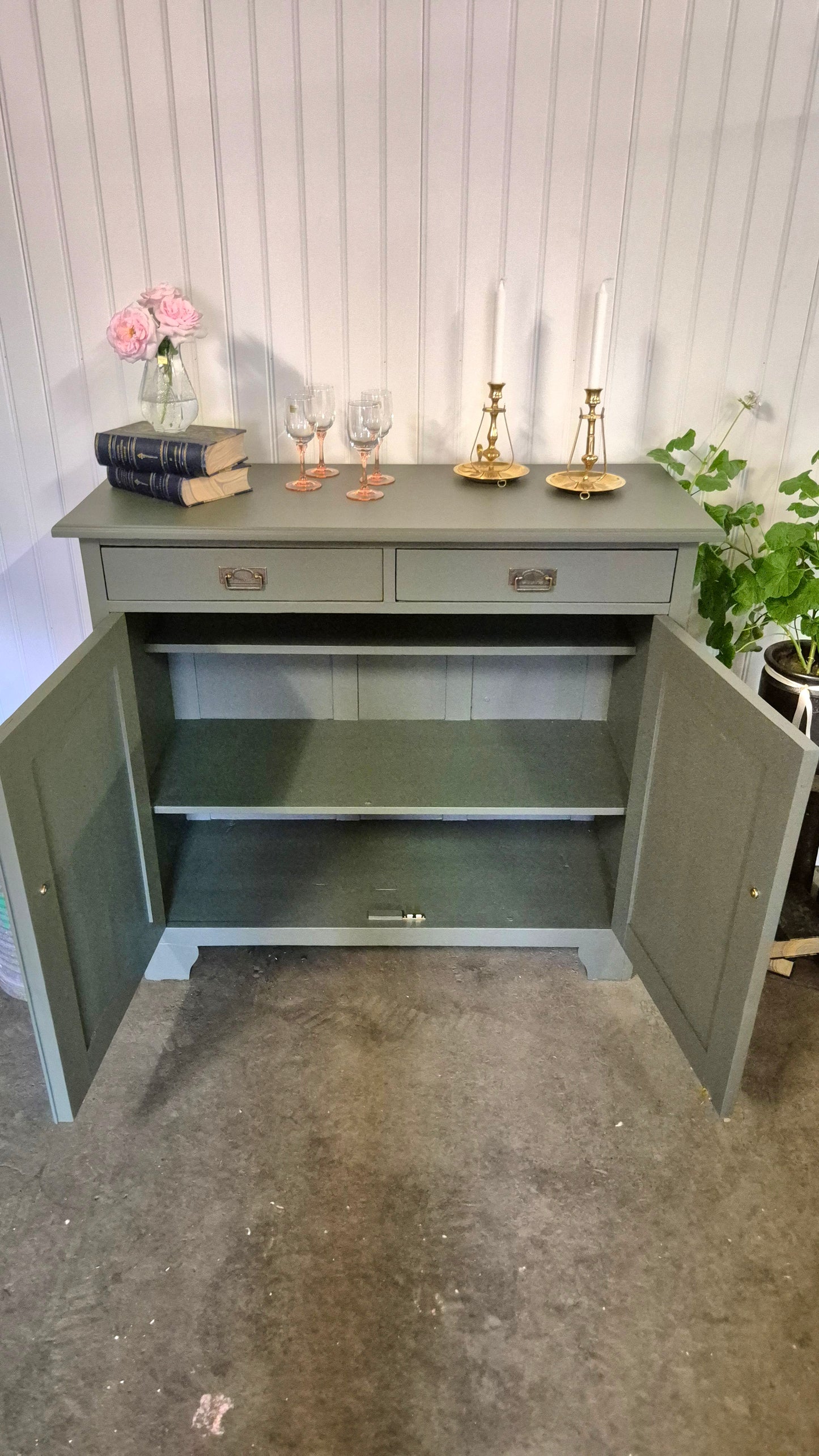 Antik skänk i Green Marble – Sekelskiftescharm - Clara