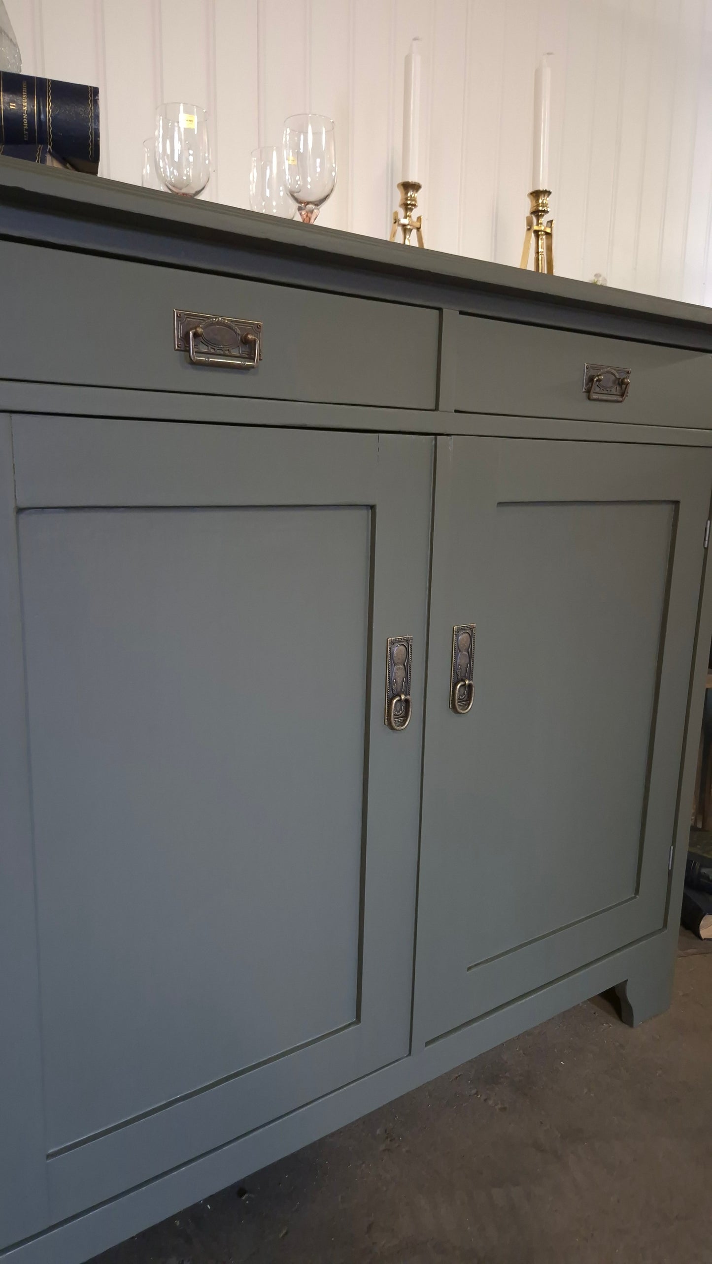 Antik skänk i Green Marble – Sekelskiftescharm - Clara