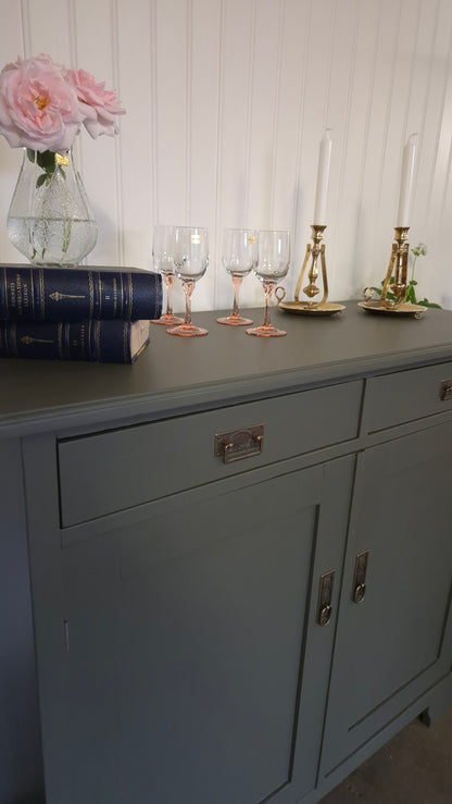 Antik skänk i Green Marble – Sekelskiftescharm - Clara