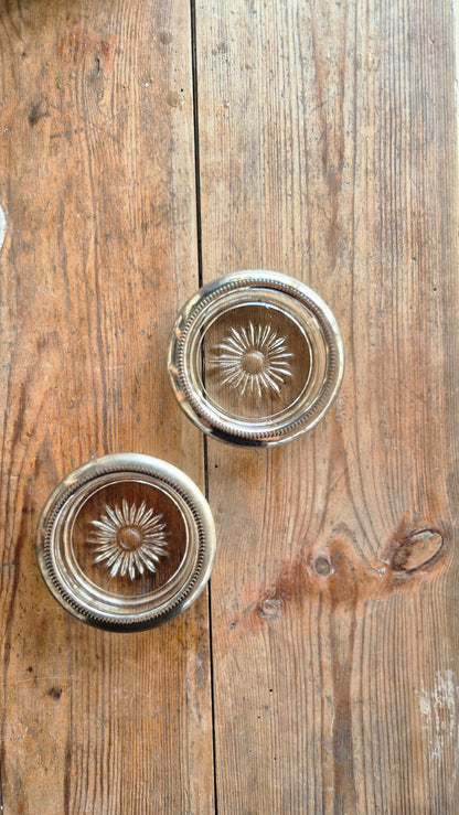 Glasunderlägg i glas med silverkant
