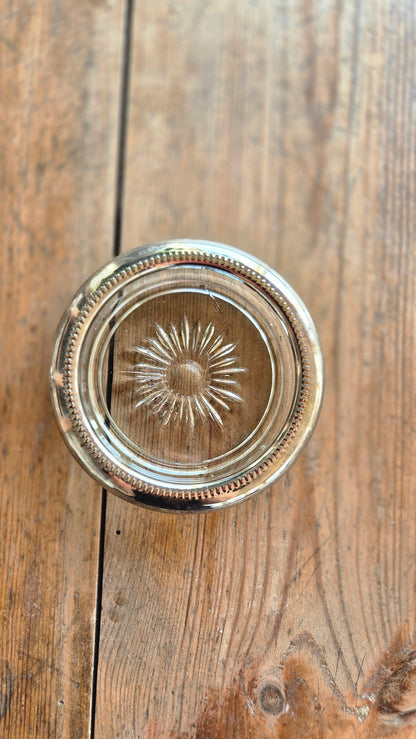 Glasunderlägg i glas med silverkant