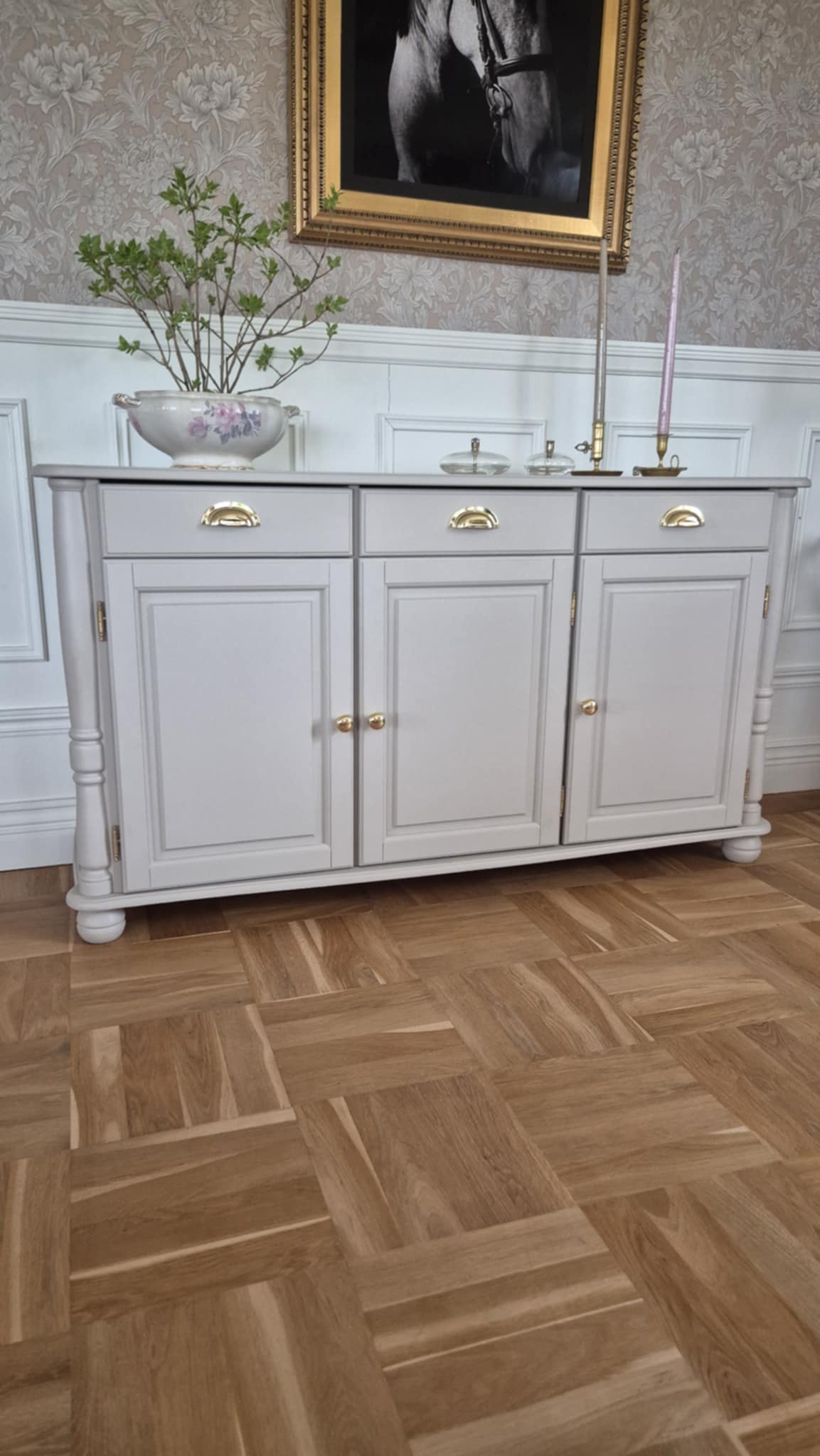 Brun/beige äldre skänk - Wallemyrans Vintage