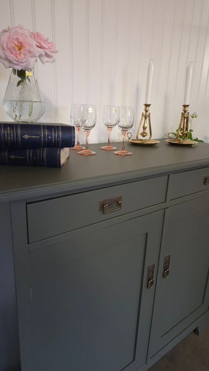 Antik skänk i Green Marble – Sekelskiftescharm - Clara - Wallemyrans Vintage