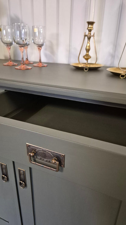 Antik skänk i Green Marble – Sekelskiftescharm - Clara - Wallemyrans Vintage