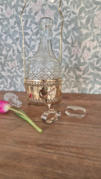 Vinkaraff i glas med hållare