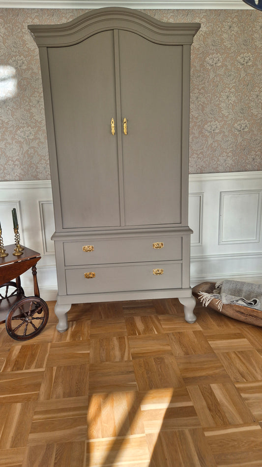 Linneskåp eller klädskåp