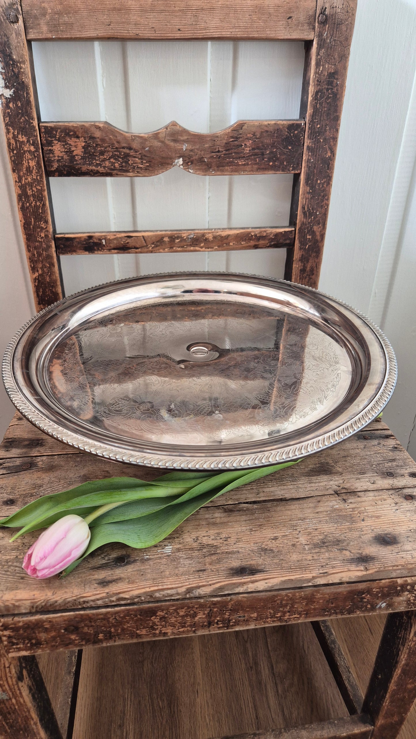 Tårtfat på fot i nysilver