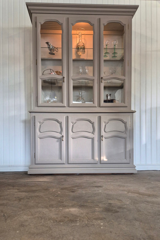 Vitrinskåp muskotnöt