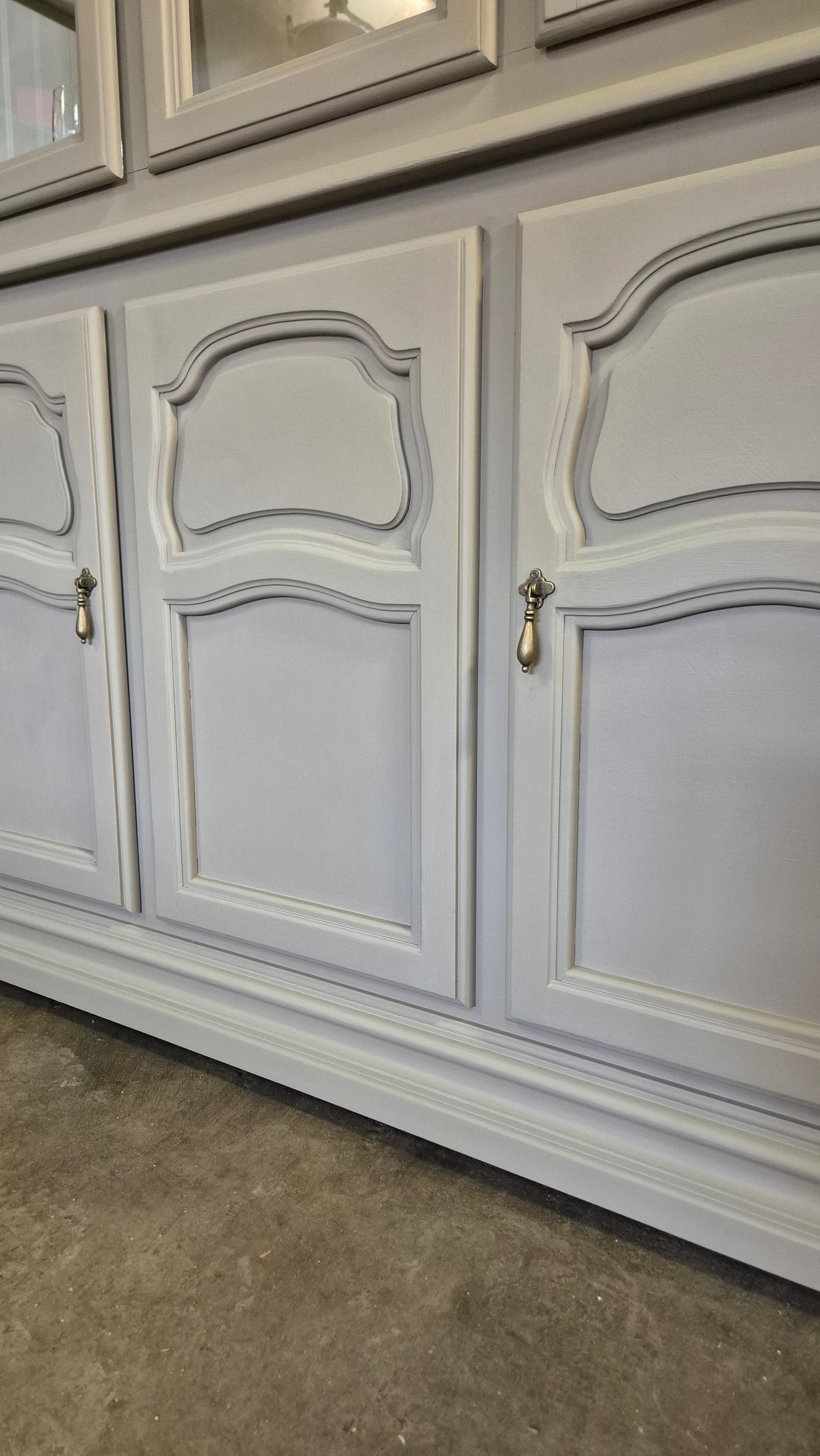 Vitrinskåp muskotnöt