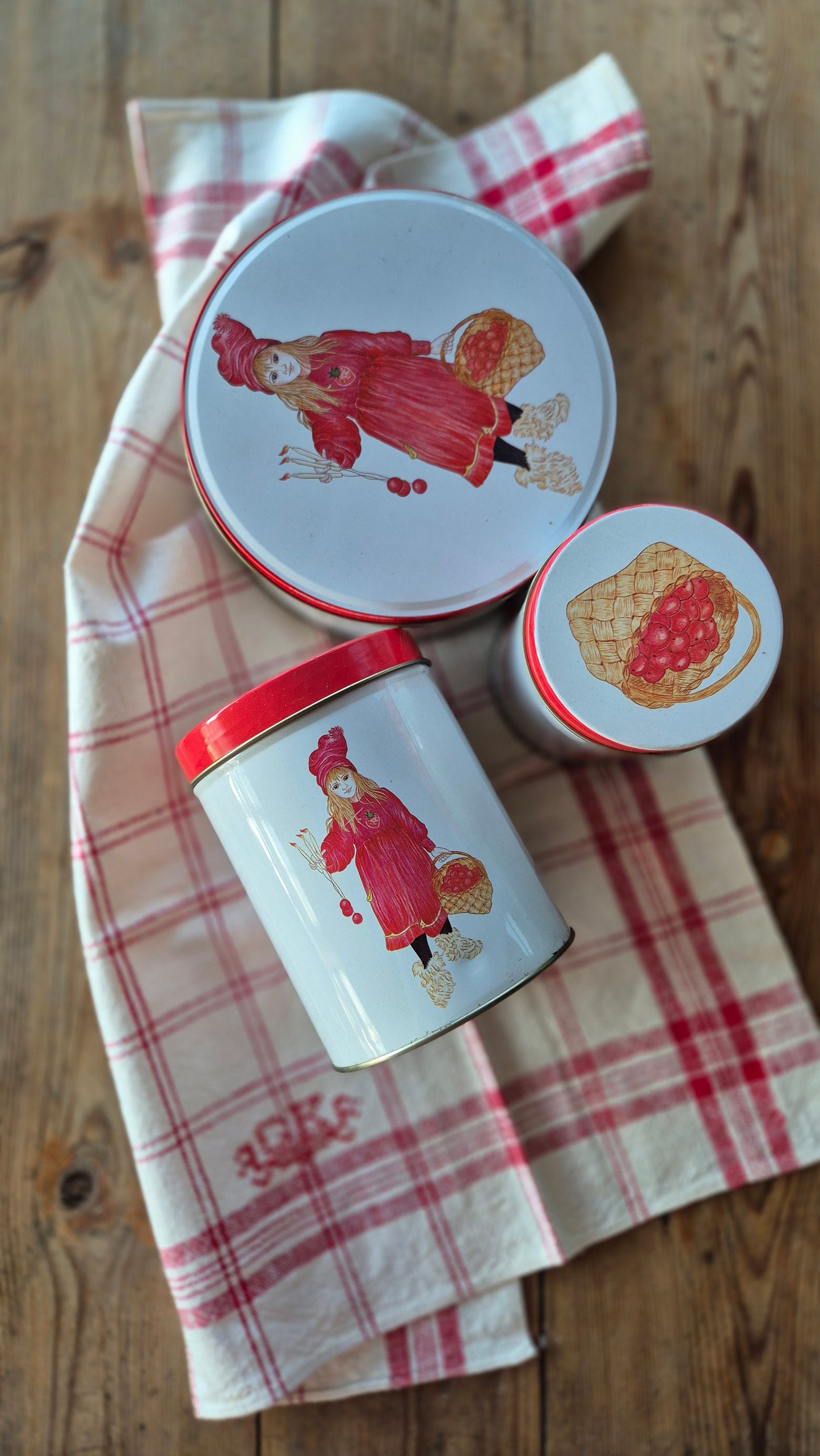 Plåtburk Jenny Nyström - Mellan