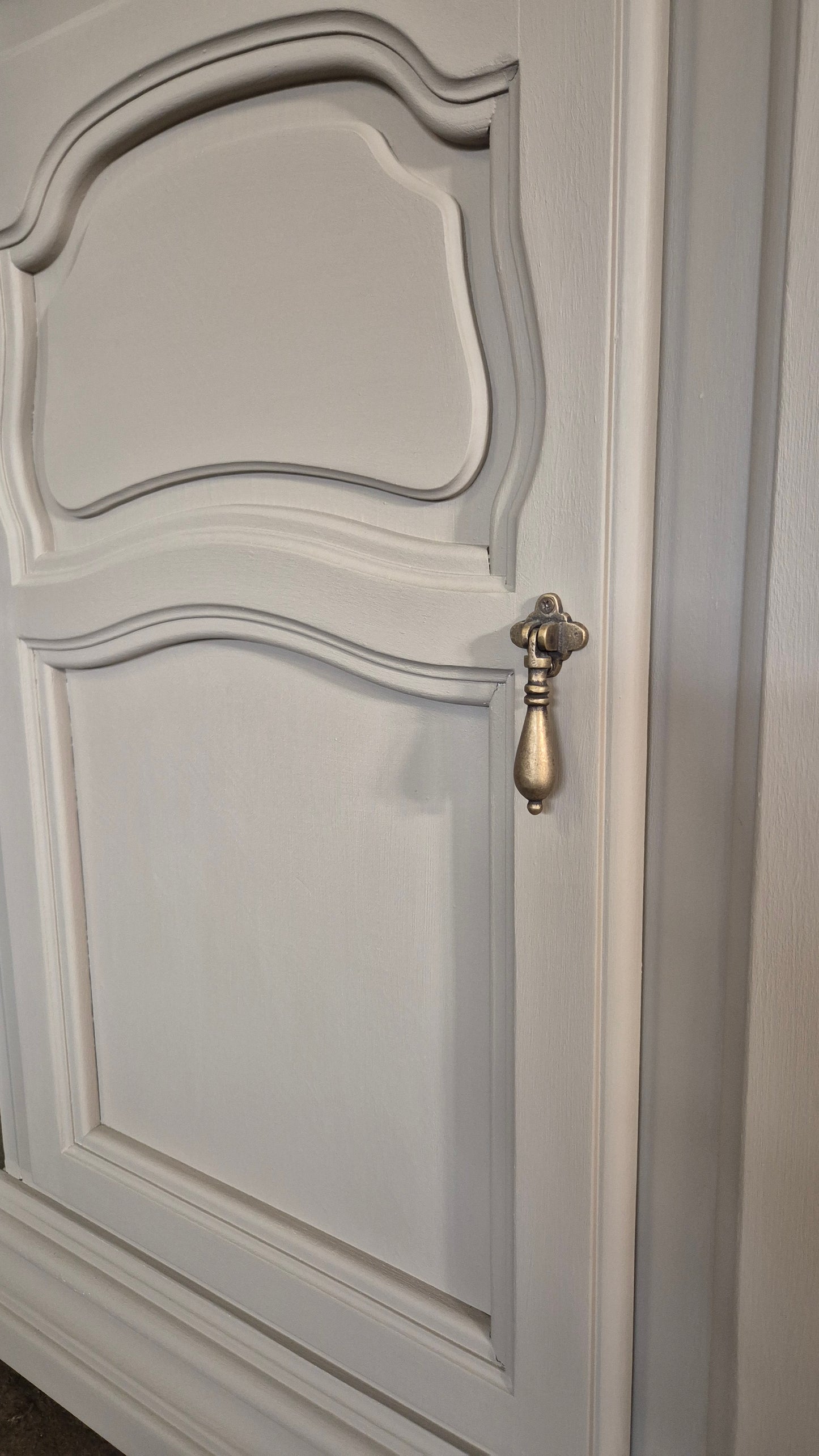 Vitrinskåp muskotnöt