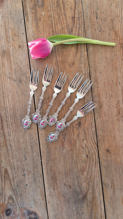 Tårtgafflar med porslinsdekor