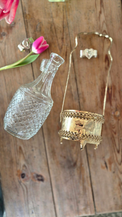 Vinkaraff i glas med hållare