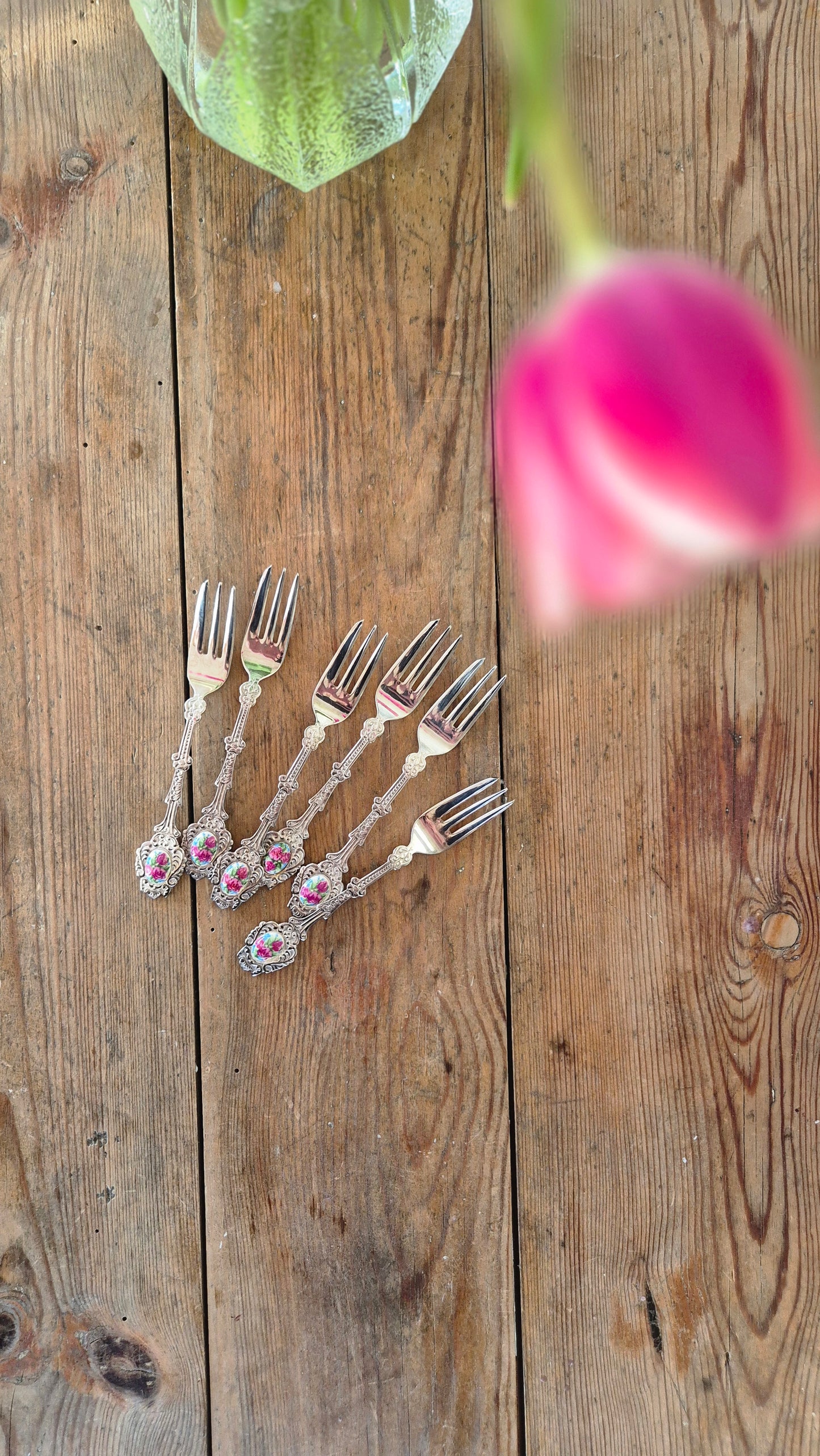 Tårtgafflar med porslinsdekor