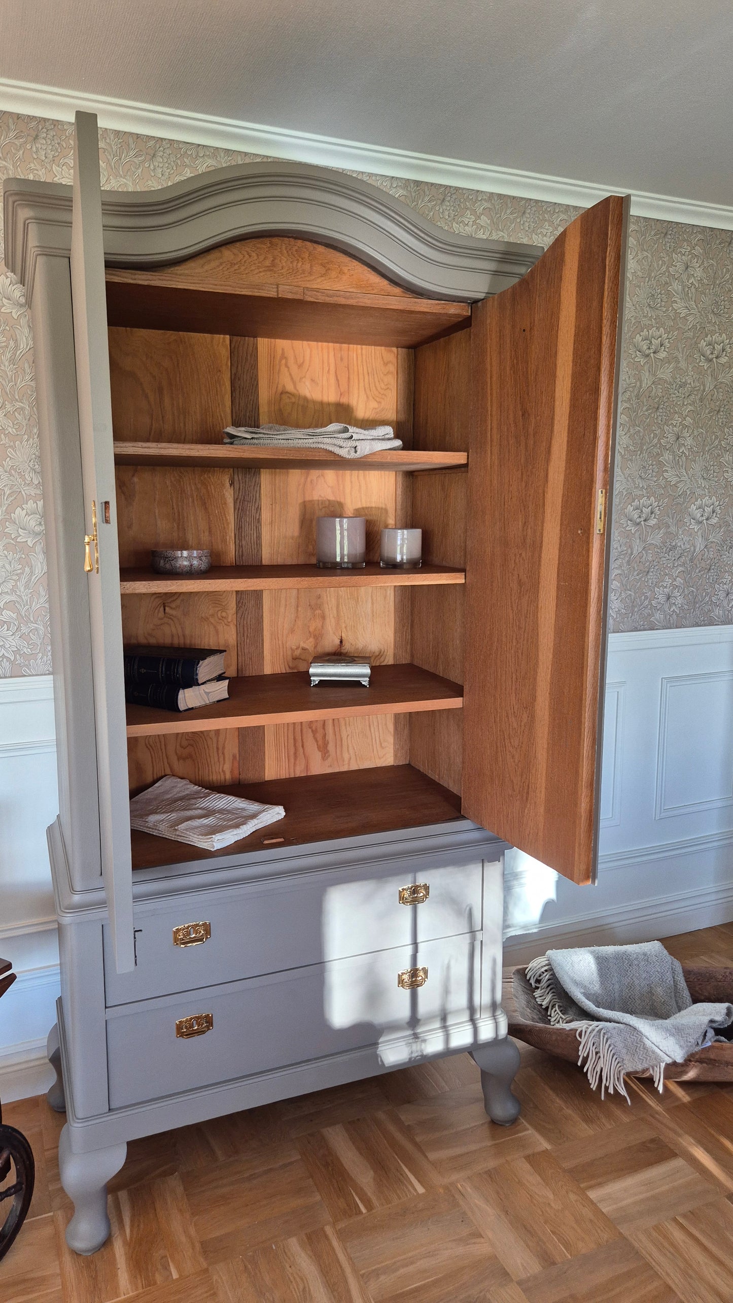 Linneskåp eller klädskåp